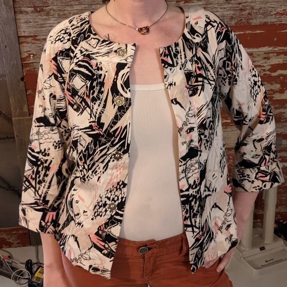 S white pink black graphic face art print 3/4 sleeve w cuffs back pleat 2 snaps - Picture 5 of 6